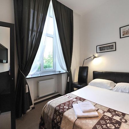 Hotel Reno On Deribasovskaya Odessa Eksteriør billede