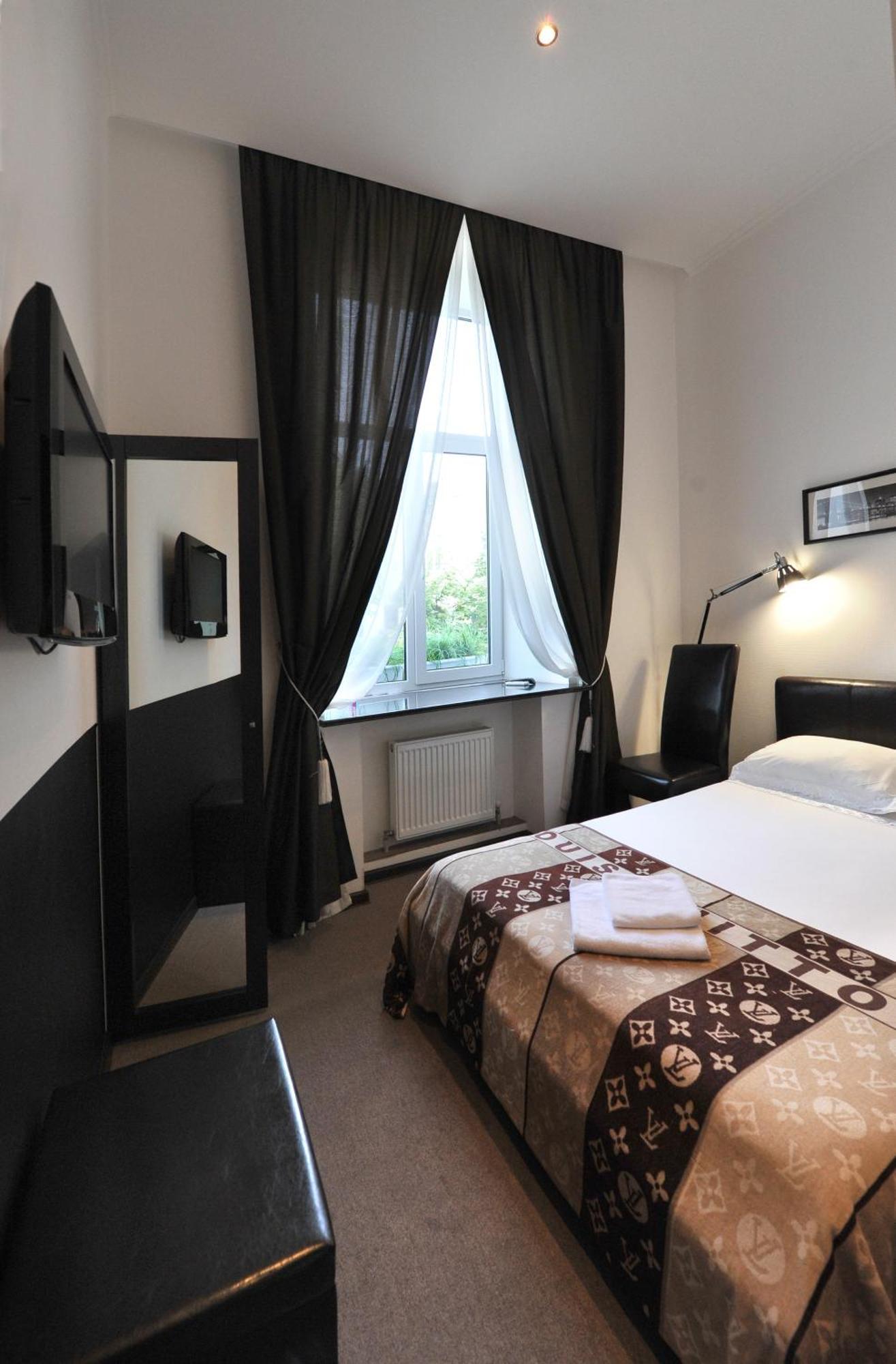 Hotel Reno On Deribasovskaya Odessa Eksteriør billede